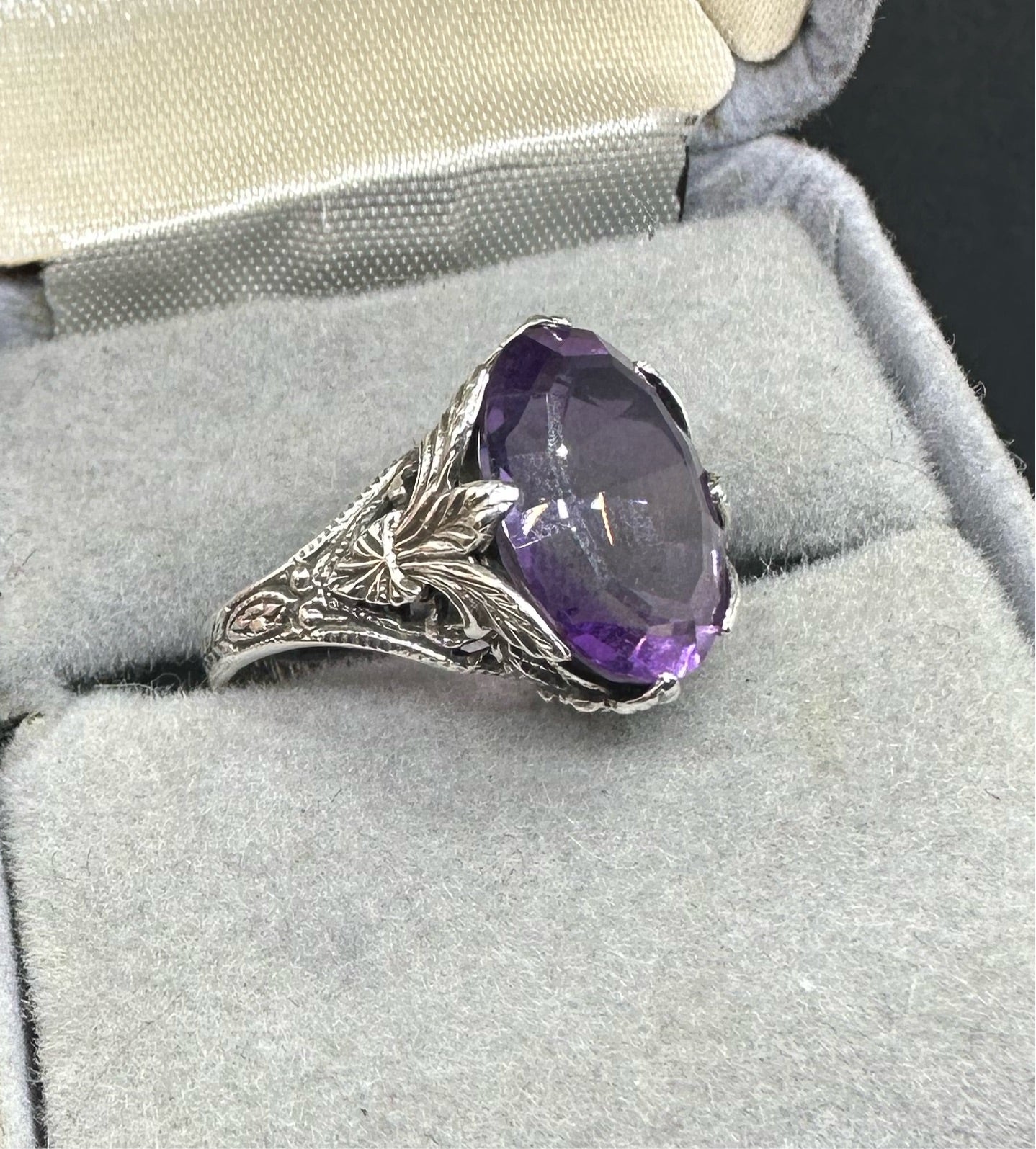 Vintage Sterling Silver .925 Oval Amethyst Ring w/ Ornate Detailed Band Size 6.25